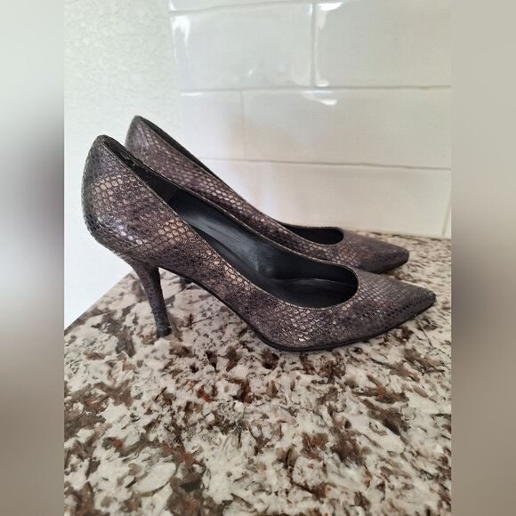 Stuart Weitzman gray silver snake print leather heels flats size 7 - Picture 3 of 11